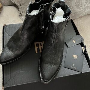 Frye Sacha Moto Shortie boot size 6. With box